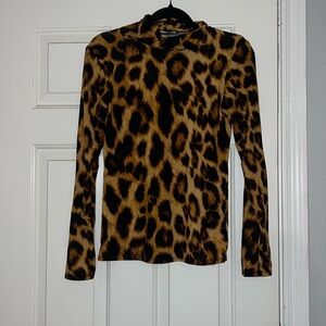 Women’s Medium Cheetah Print Turtleneck